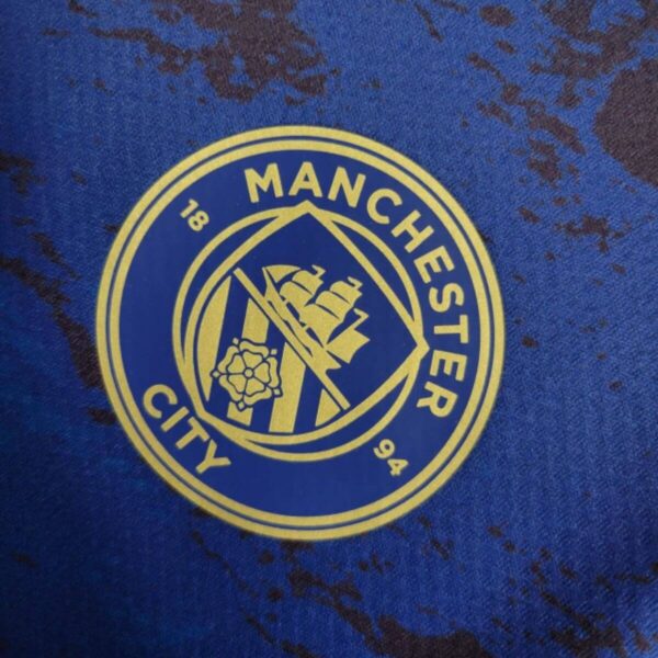 Camisa Manchester City 23/24 Torcedor Masculina - Azul e Dourada - Imagem 5
